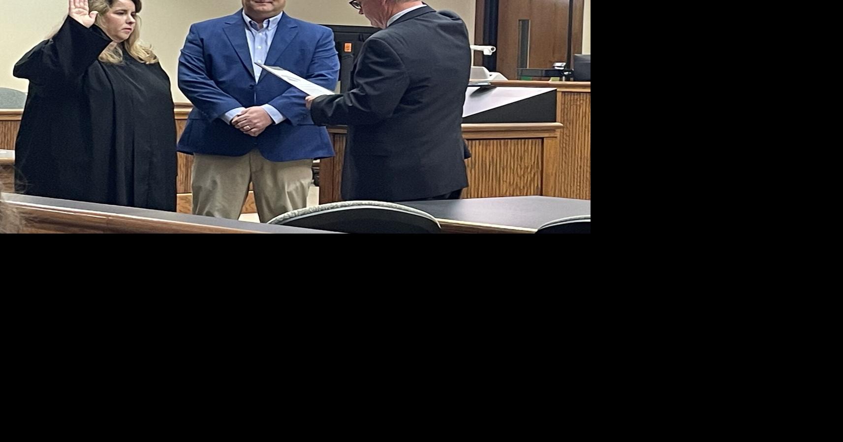 Moore sworn In as Marshall, Calloway Circuit Judge | News | paducahsun.com