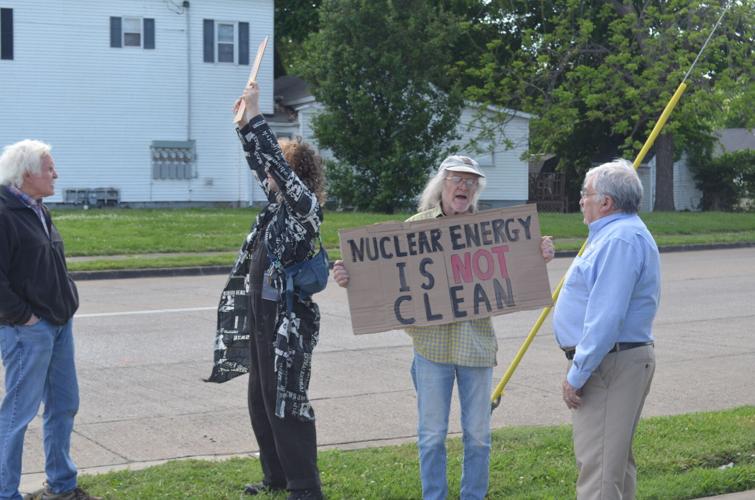 protestors.JPG