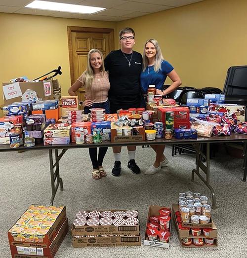 JCHS students collect food for those in need