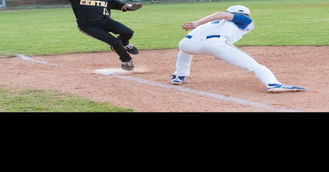 Golden Eagles sweep Tigers Sports