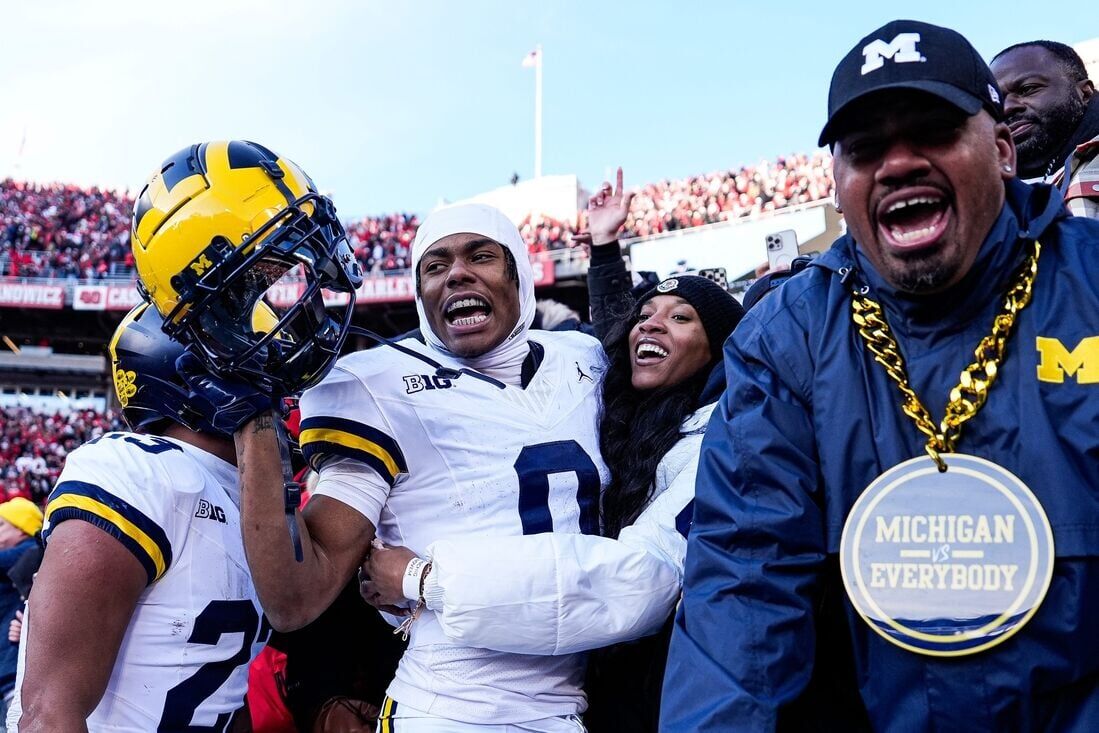 Top 25 Roundup: Michigan Stuns No. 2 Ohio State On Late FG | National ...