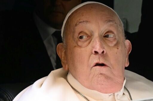 Frail Pope Francis takes to popemobile to greet Easter crowd National