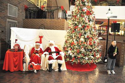 Santa, Mrs. Claus visit Ramada