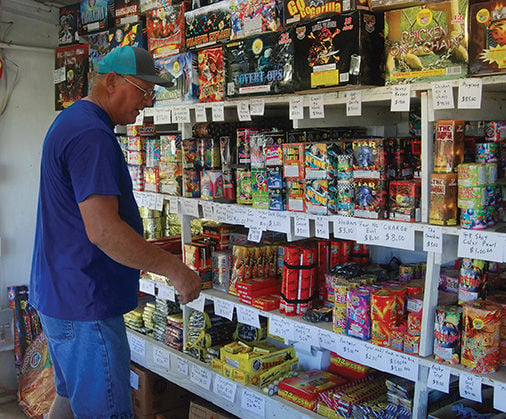 Selling fireworks a family tradition | News | palestineherald.com