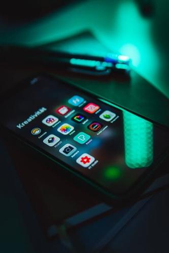 Americans reporting nationwide cellular outages from AT&T, Cricket