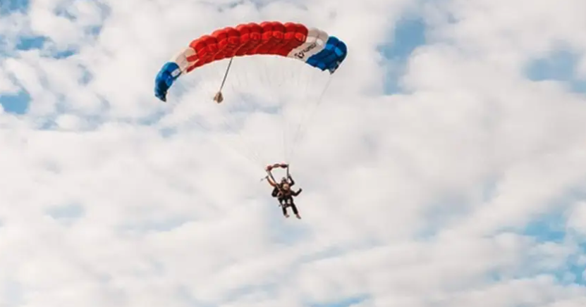 Gov. Greg Abbott jumps out of plane with 106-year-old World War II vet - Vimarsana News