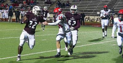Davis Becomes Palestine S Second 2 000 Yard Rusher Sports