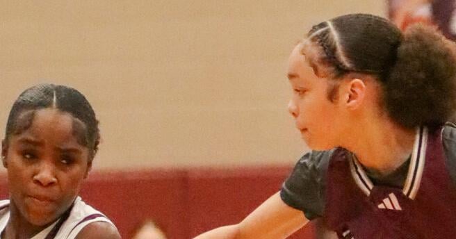 Palestine picks up two victories Friday in hoops action