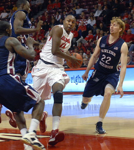 Redbirds Look To Shore Up Defense End Losing Skid Men S College