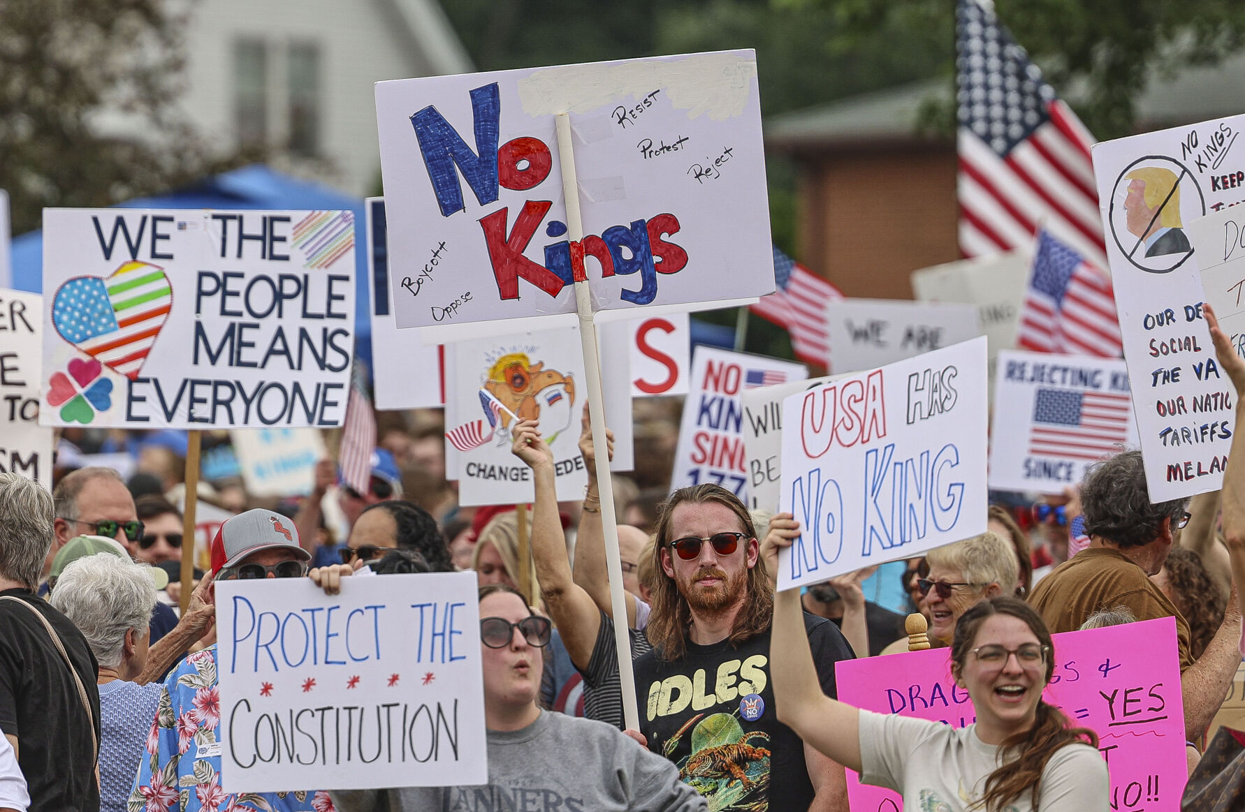 'No Kings' protest, one of hundreds held throughout US, draws over ...