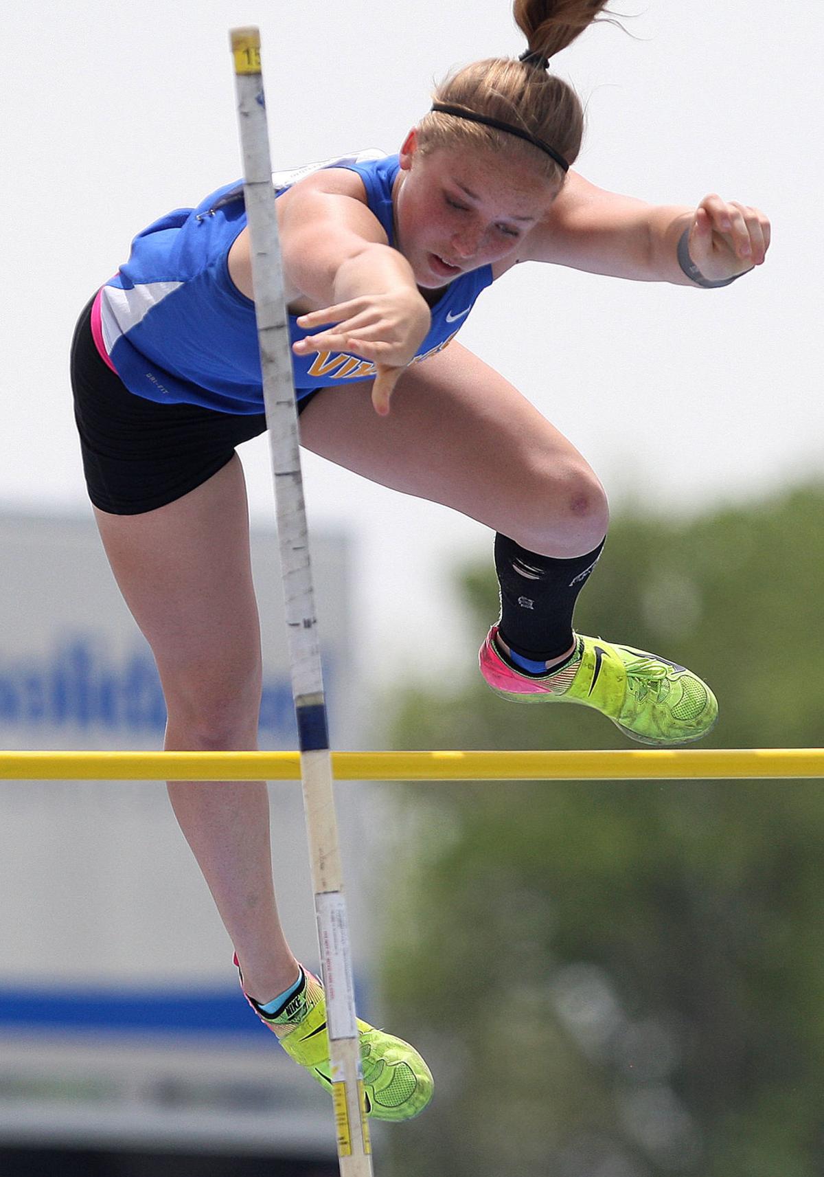 FOSTER VAULTS TO SIXTH OVERALL IN WOMEN'S POLE VAULT ON DAY 2 OF U