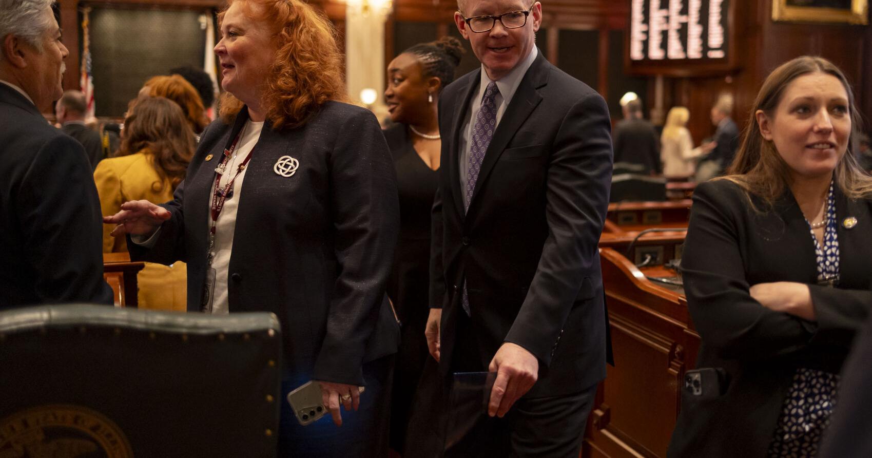 Illinois lawmakers consider support for public defenders - Vimarsana News