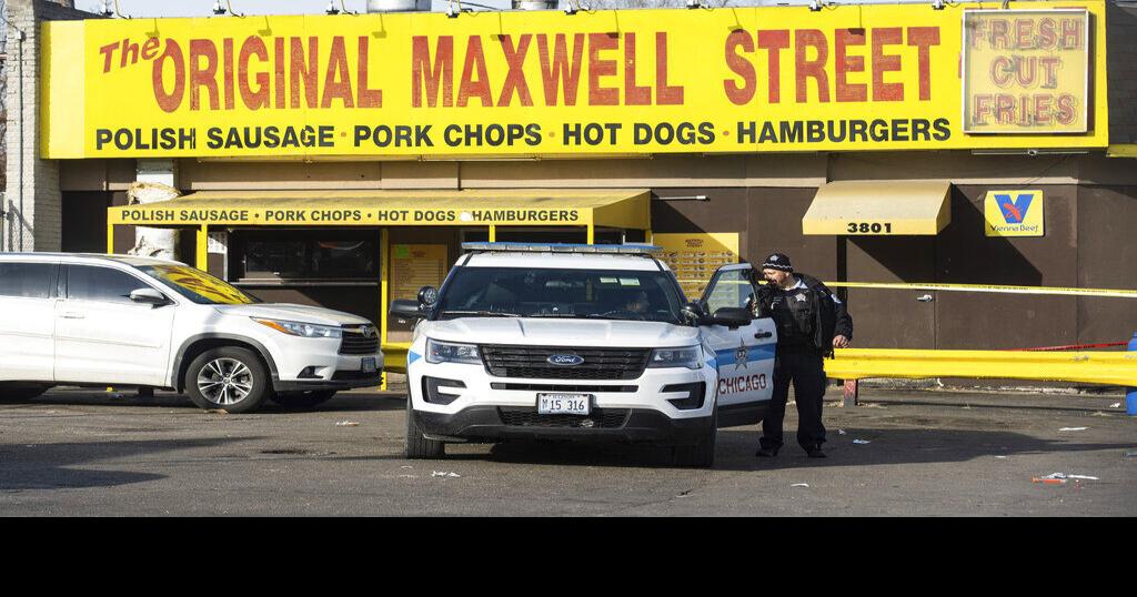 2 Chicago officers wounded in shooting, suspect caught