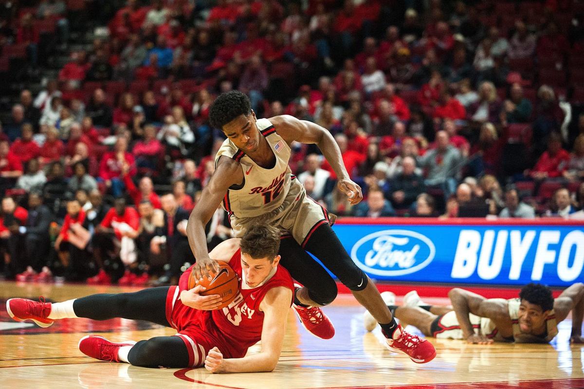Illinois State Basketball Coaching Staff Looking To Go Big With