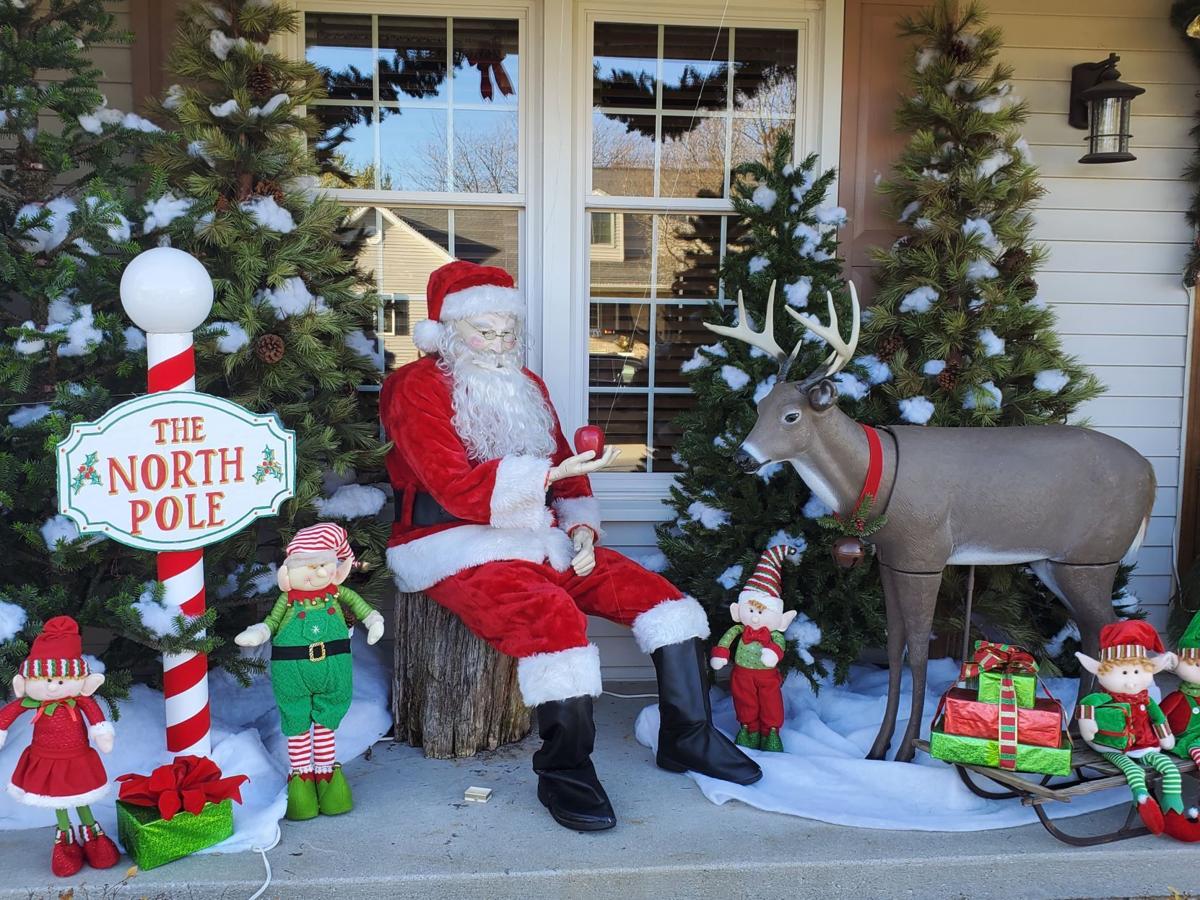 Watch Now These Bloomington Normal Homeowners Really Embrace Christmas Lights Amid Dark Days Of Covid Local News Pantagraph Com