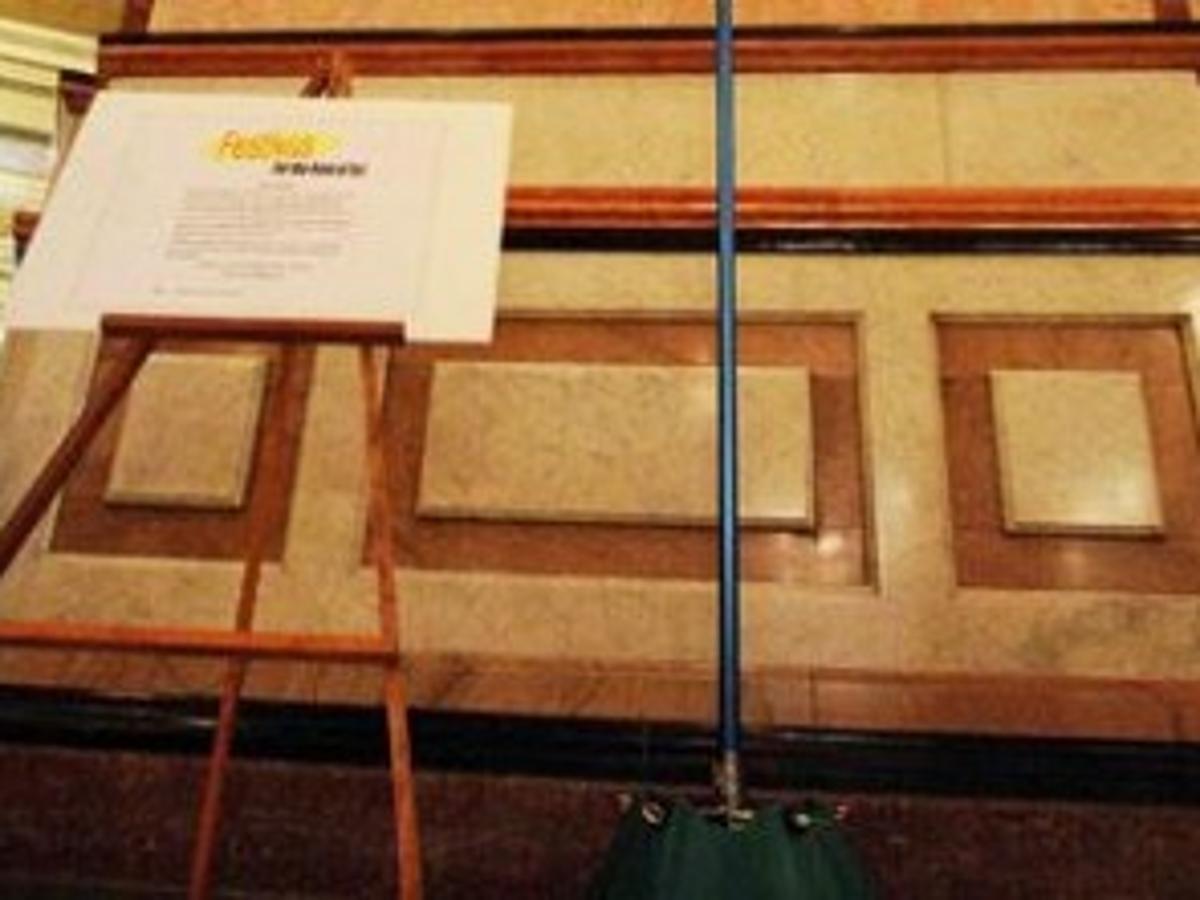 Festivus Pole Goes Up In The Illinois Capitol And The Gripes Begin News Pantagraph Com