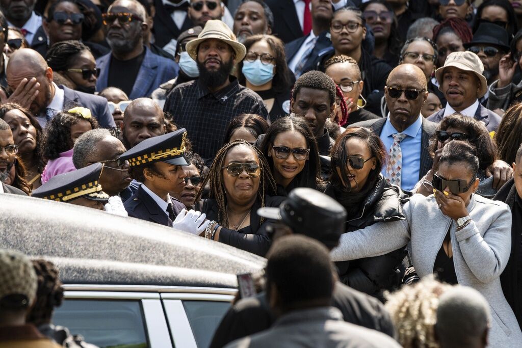 Hundreds attend funeral of Chicago cop fatally shot while off duty