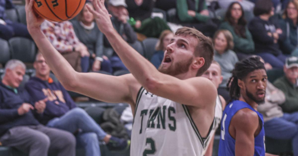 Nick Roper sparks Illinois Wesleyan men's basketball