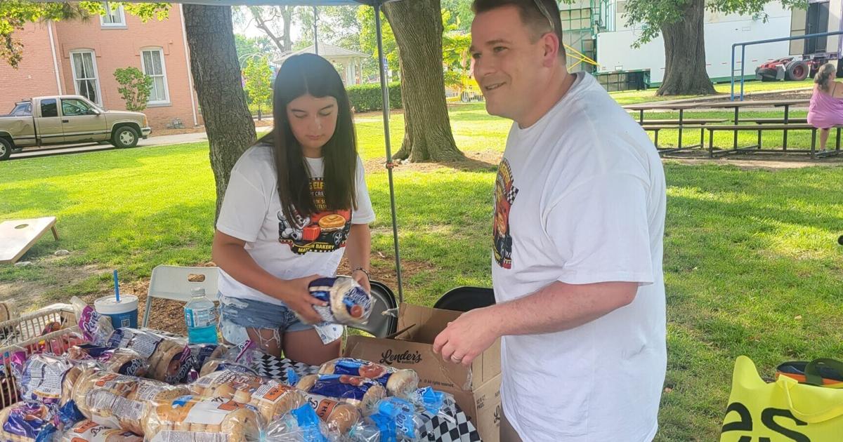 Pit Stop debuts, bagel giveaways to continue in Mattoon parade