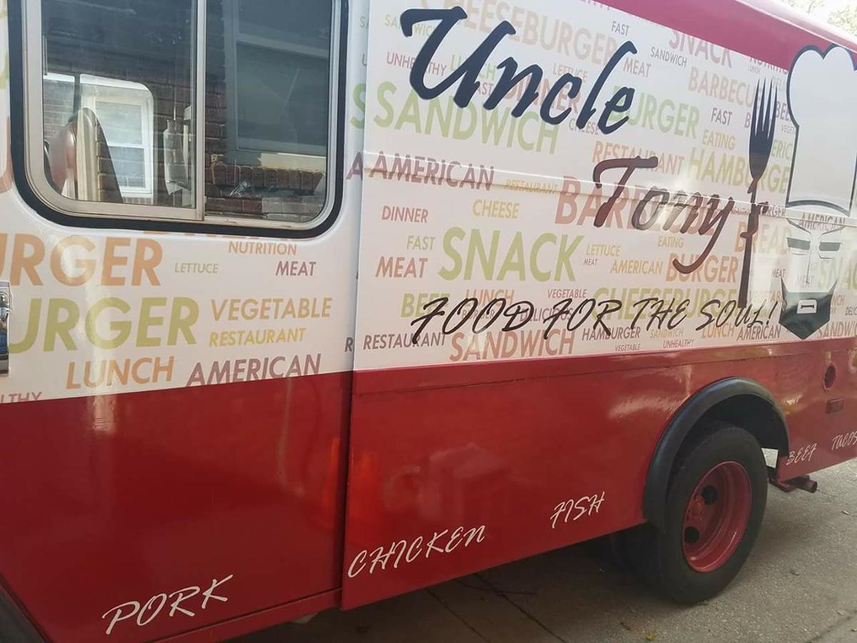 Grub On The Go Blono Food Trucks Food And Cooking Pantagraph Com