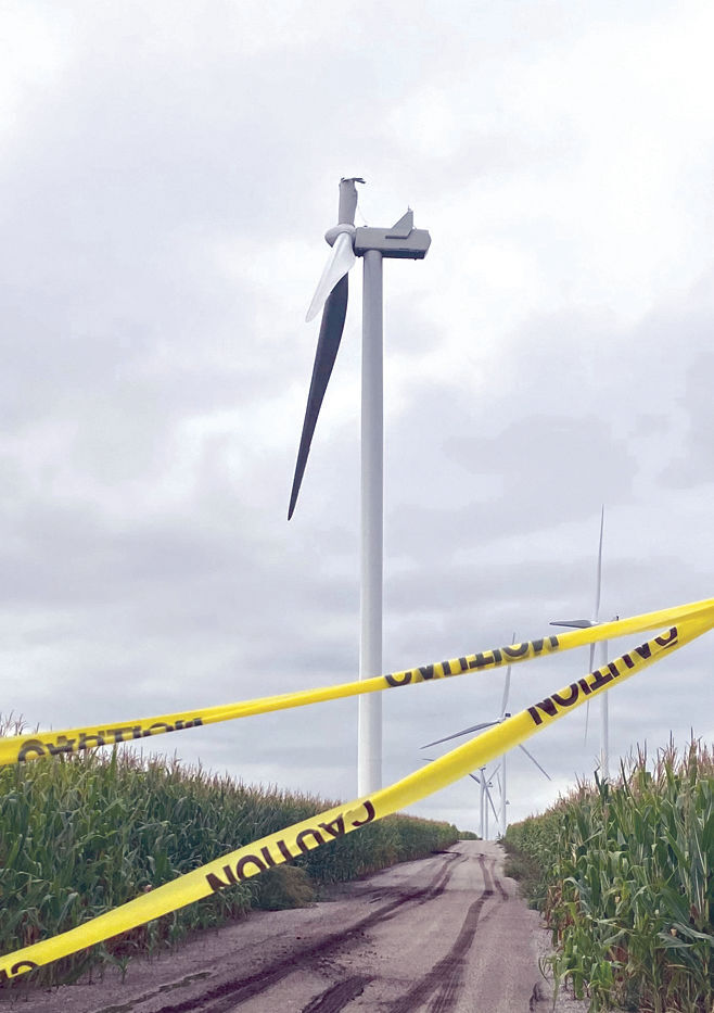 Broken Wind Farm Blades Worry Local Farmers Residents Near Lexington Local News Pantagraph Com