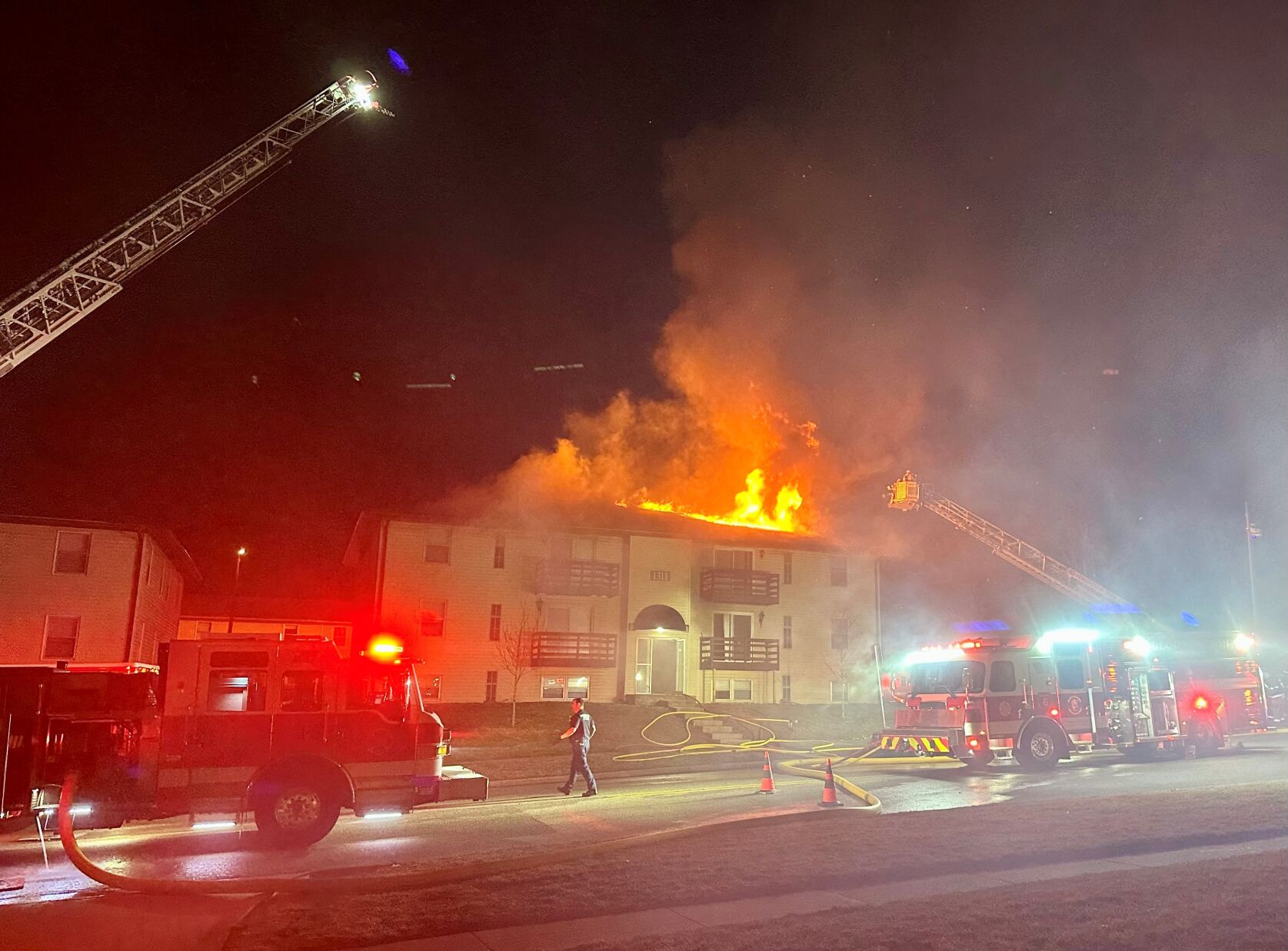 Wind-whipped fire damages apartment building on Bloomington's Hershey Road