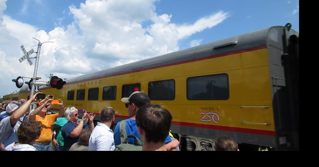 Historic Union Pacific Big Boy No. 4014 leaves Dwight
