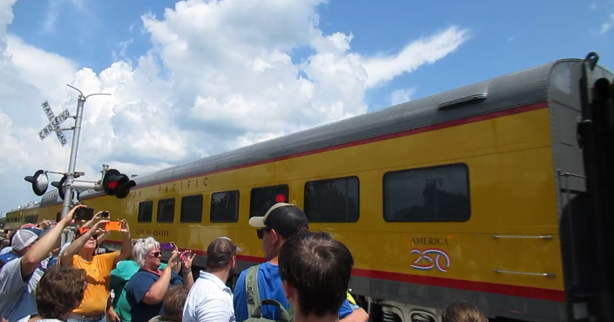 Historic Union Pacific Big Boy No. 4014 leaves Dwight