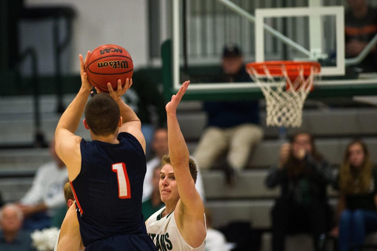 Francis Shot At Buzzer Lifts Wheaton Over No 8 Iwu Men S