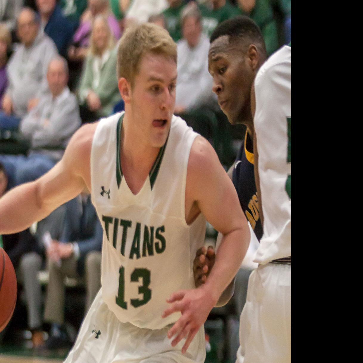 Titans Click In Victory Over No 2 Ranked Augustana Men S