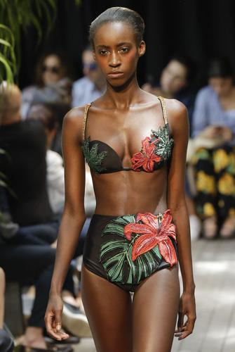 Bra -Top Trend / Spring 2020 Outfits