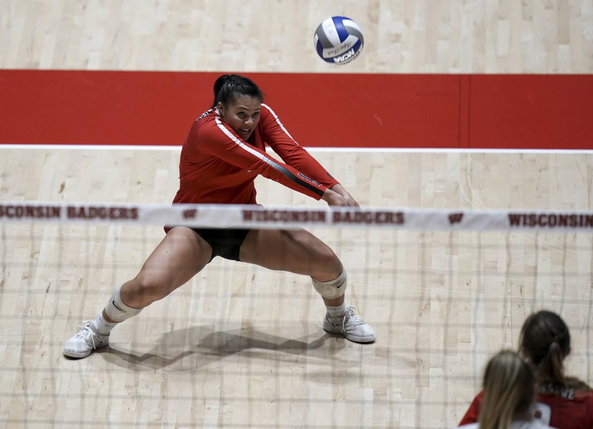 Illinois State Pushes Wisconsin In Third Set Before Badgers Take Ncaa Volleyball Tournament Win Illinois State Pantagraph Com