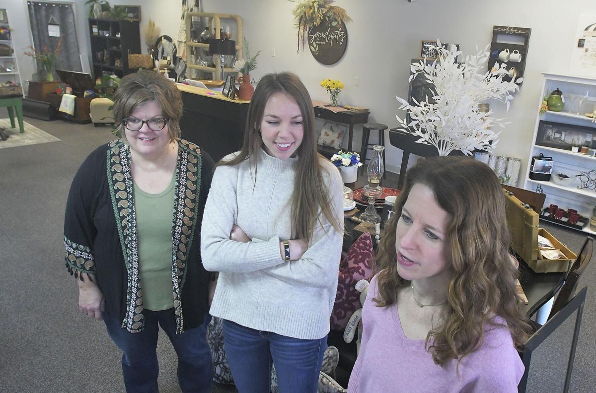 Bloomington nonprofit helping women in need raises money thru auction