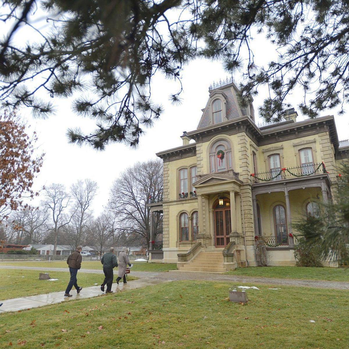 Bicentennial Bloomington S Davis Mansion Home To Lincoln S