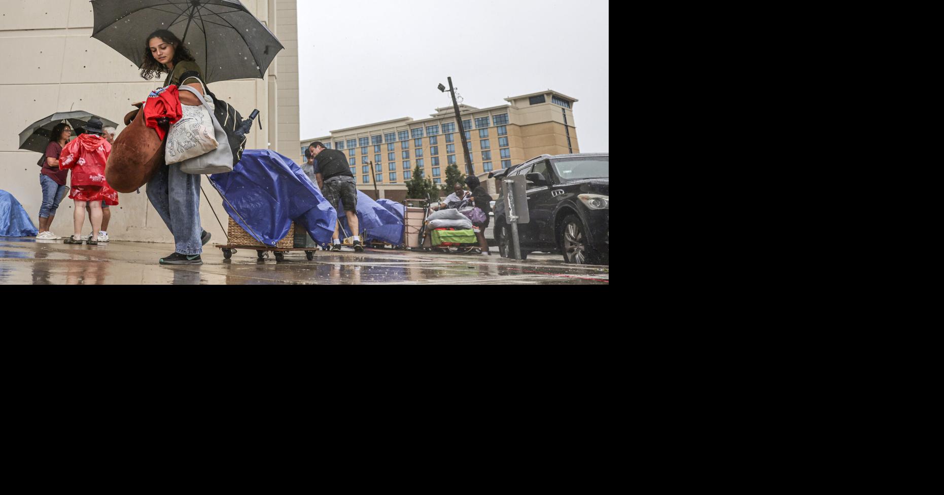 Rain soaks Illinois State move-in as students arrive on campus