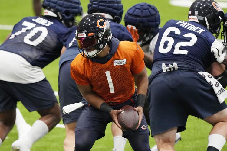 Chicago Bears QB Justin Fields wows with touchdown throw in final