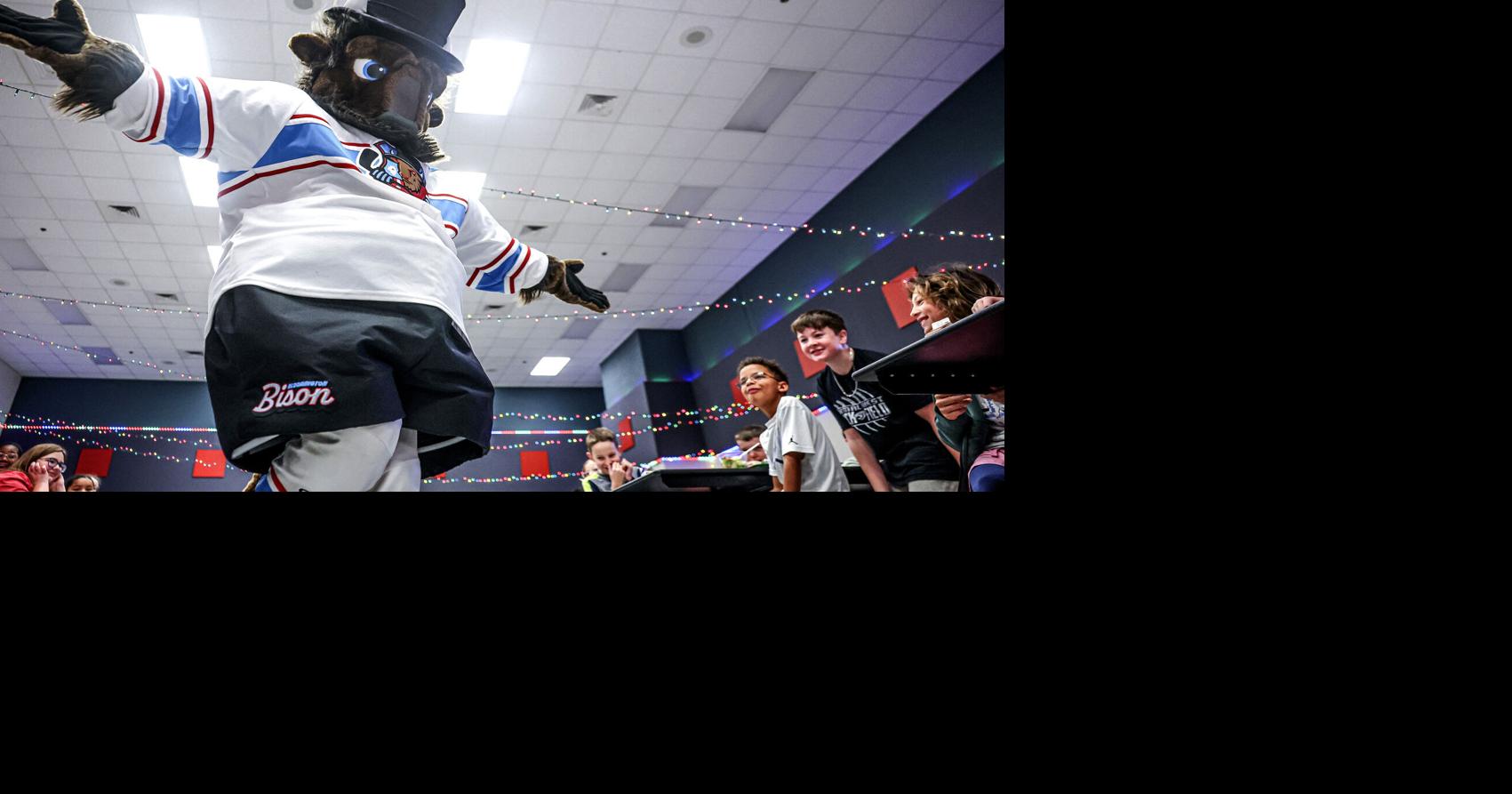 Bloomington Bison, students Stick 2 Reading with Abe