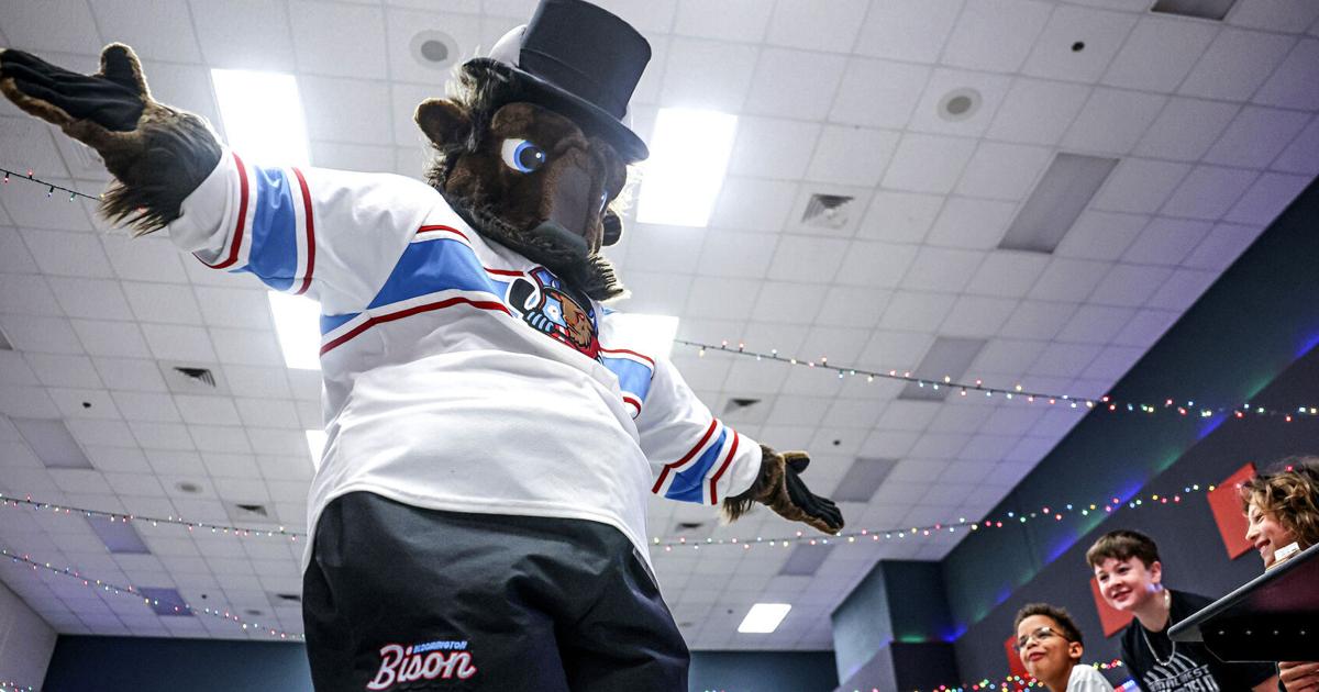 Bloomington Bison, students Stick 2 Reading with Abe