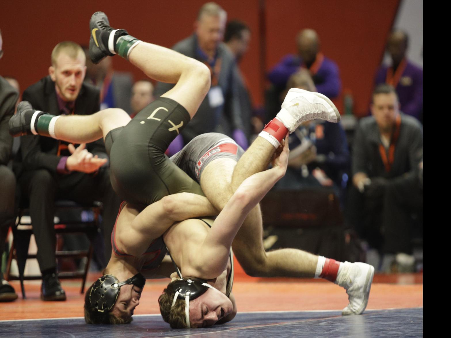 Watch Now Bloomington S Ryan Gardner To Wrestle For Southern Illinois Edwardsville High School Wrestling Pantagraph Com