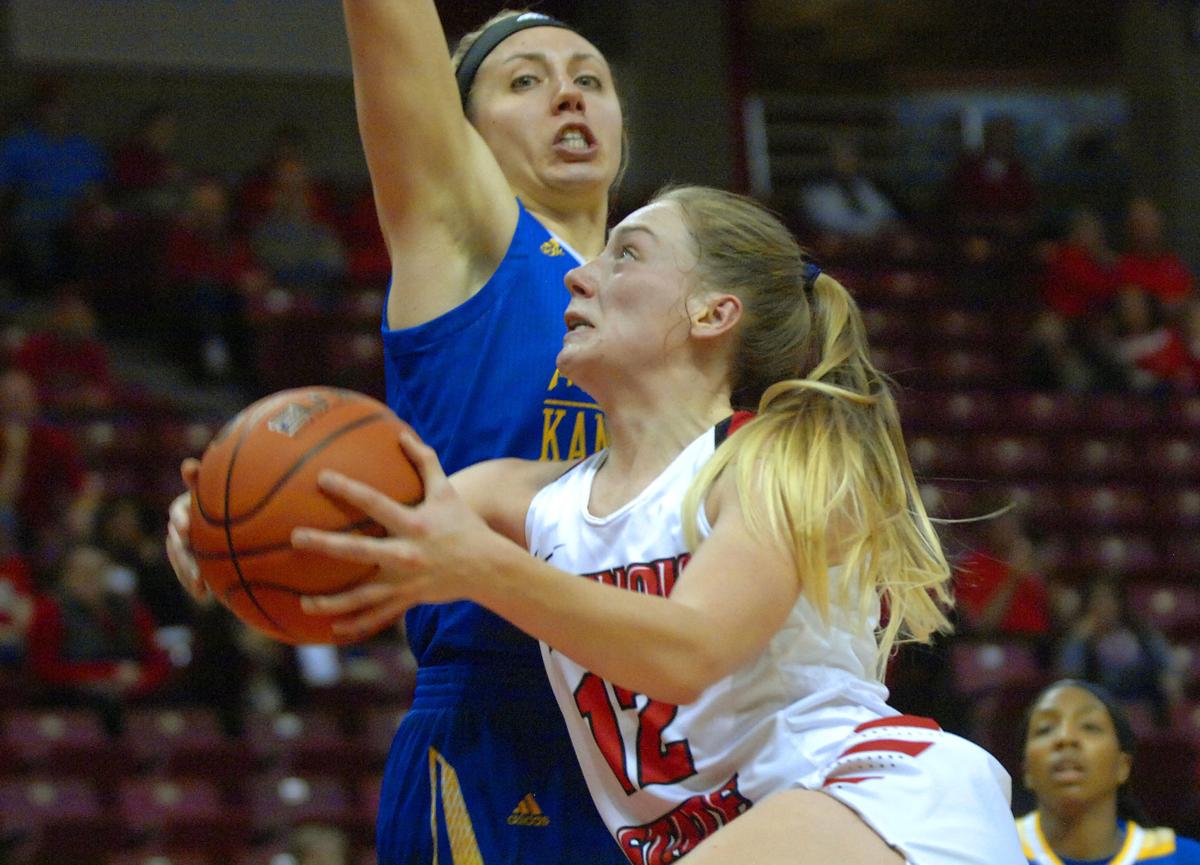 Photos Isu Women S Basketball Team Defeats Umkc Pantagraph Com