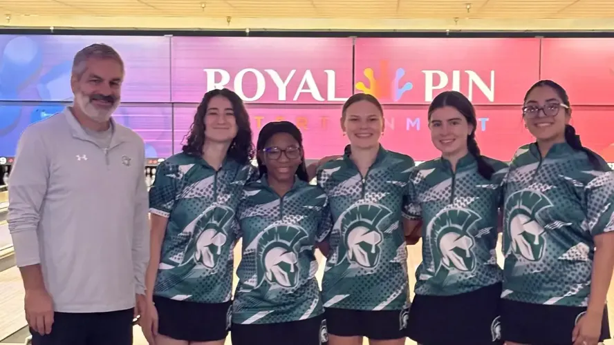 Robinson and Johnson Highlight Historic Meet for IWU Bowling