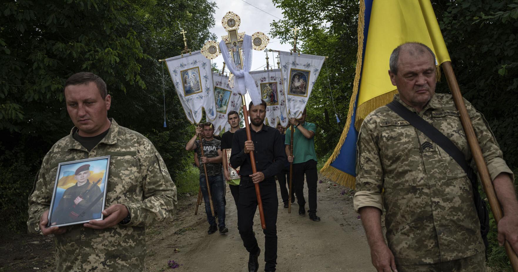 Ukraine military funeral provides lessons for Americans - Vimarsana News