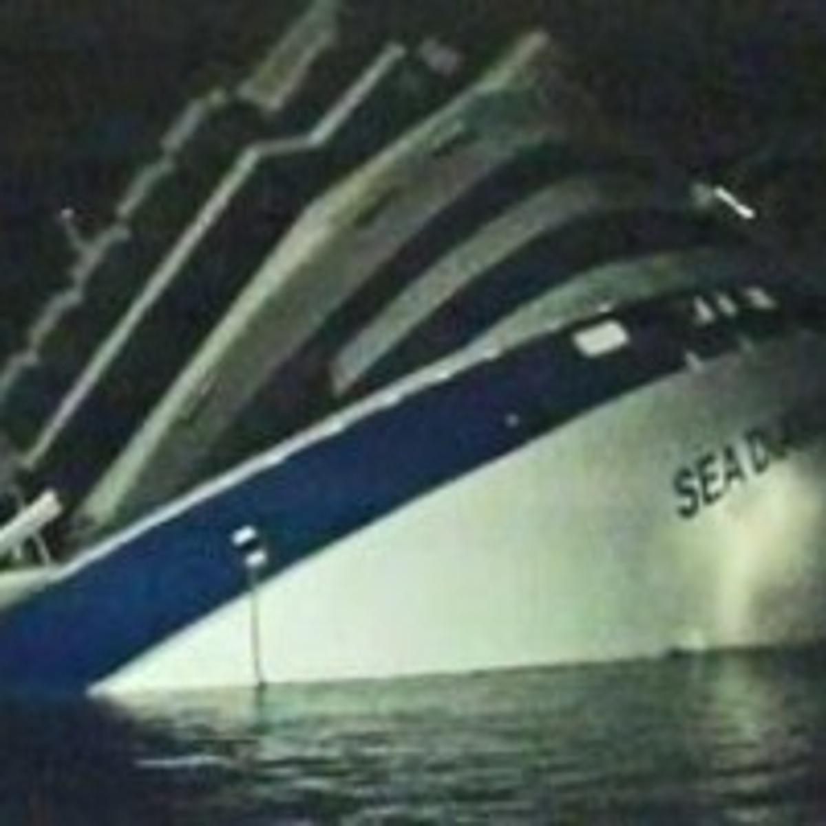 Cruise Ship Sinks On Mediterranean Reef News Pantagraph Com