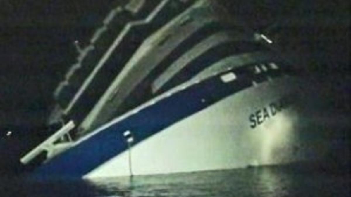 Cruise Ship Sinks On Mediterranean Reef News Pantagraph Com