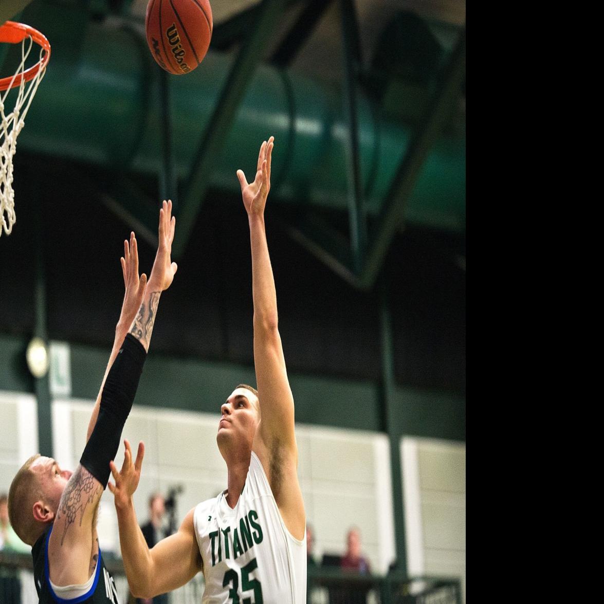 Torrid First Half Sends Iwu To Easy Win Over North Park Men S
