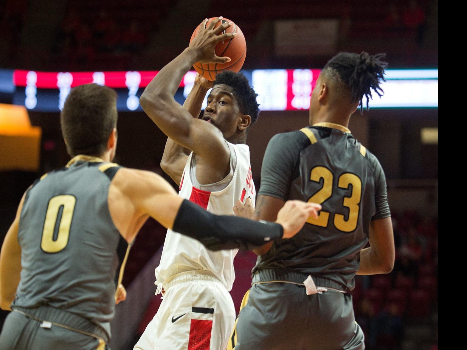 Tough Stretch For Idowu Isu Starts Against Byu Illinois State