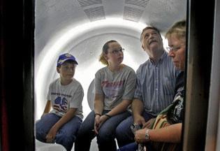 200 people get trapped inside St. Louis Arch | News | comicsahoy.com
