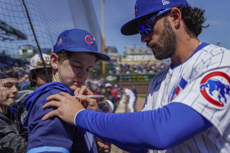Wrigley Field's drawing power means illusion of contending