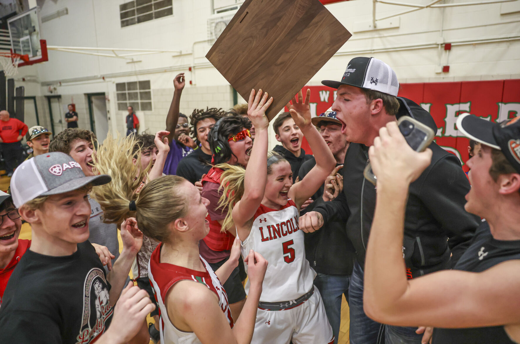 Lincoln High School Girls Basketball Team Dominates Dixon to Secure 3A State Tournament Spot