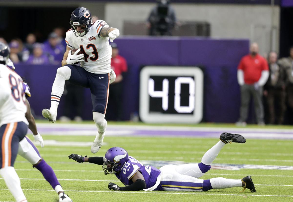 Bears Close Season With Win Over Vikings Finish 8 8 Football Pantagraph Com